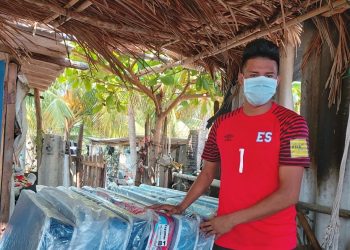 Seleccionado de playa Erick Nájera pierde su casa debido al alto oleaje en la Barra de Santiago