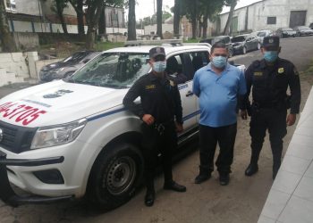 Policía captura a motorista de ruta 44 que agredió a golpes a joven ayer en Santa Elena