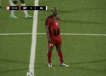 Concacaf expulsa a Olimpia y al Inter Moengotapoe por video en que vicepresidente de Surinam reparte dinero a jugadores