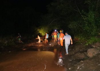 Bomberos localiza a cuatro víctimas que fueron arrastradas por el río Pululuya en Sonsonate