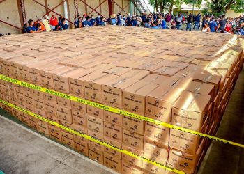 Alrededor de 2 mil paquetes alimentarios se entregaron a los vendedores del mercado San Miguelito