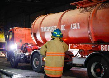 Cuerpo de Bomberos atendió un fuerte accidente reportado en el centro de San Salvador