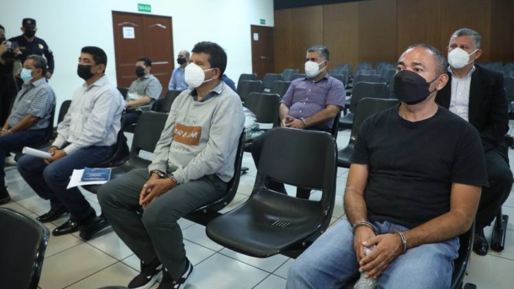 Exfuncionarios del FMLN en tribunales de San Salvador por caso ASOCAMBIO. Foto DES David Martínez.
