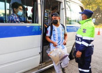 Incrementan los controles de bioseguridad en el transporte colectivo para evitar contagios de COVID-19