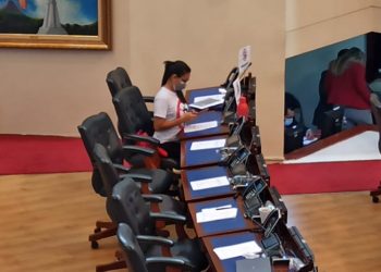 Diputados del FMLN no asisten a plenaria por participar en mínima protesta contra bitcóin
