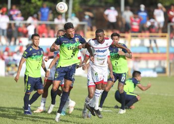 Los pericos del Santa Tecla celebraron la victoria que obtuvieron en la mesa ante Firpo