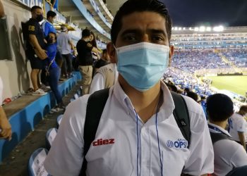 Carlos Castellanos, periodista hondureño: «Pese a que no ha perdido en casa, El Salvador no ha sabido aprovechar ser local»