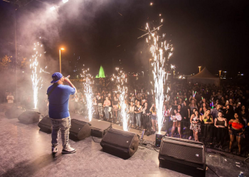 De descendencia salvadoreña y de corazón musical