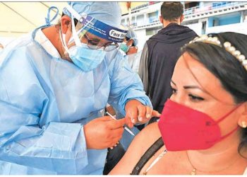 Vacunas aprobadas por la OMS son seguras para las embarazadas