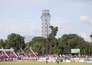 Firpo trabaja en mejorar el alumbrado del estadio Sergio Torres para volver a jugar de noche