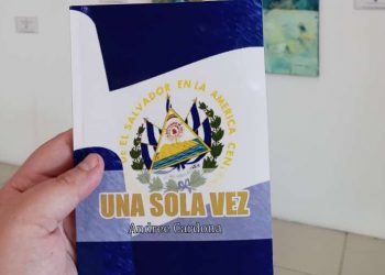 Presentan novela «Una sola vez» en El Salvador