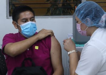 El Salvador está preparado para aplicar la tercera dosis de la vacuna anti-COVID-19