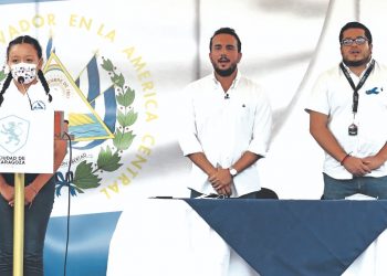 Alcalde del municipio de Zaragoza, César Godoy, inauguró el mes patrio con un acto en la Plaza de las Banderas