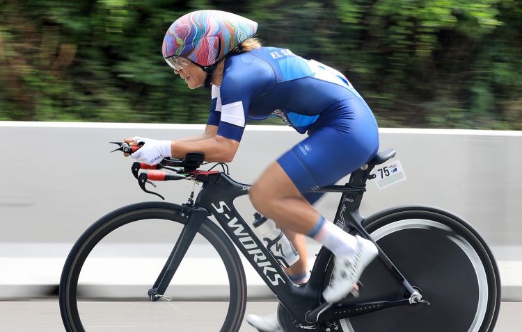 Tras aproximadamente 5 años de no competir en el país, la ciclista Évelyn García, ha regresado y este viernes triunfó en la prieba Contrarreloj Individual, dispudada en Zacatecoluca. Fotos de René Estrada.