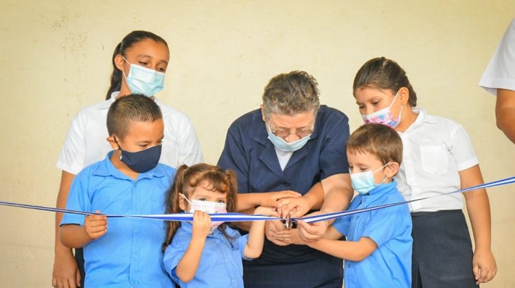 Ministra de Desarrollo Local, María Chichilco, entrega remodelación de Centro Escolar «Leandro María Guardado», en Arcatao, Chalatenango.