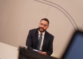 Investigación demuestra que Cristiani giró cheques de fondos públicos a su nombre, dice diputado Jorge Castro