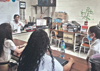 Estudiantes en La Unión se preparan para la prueba AVANZO