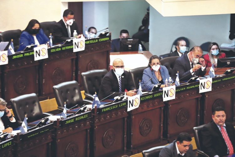 Margarita Escobar lleva dos meses de ausencia. También debía presentarse a declarar ante la comisión de sobresueldos.
