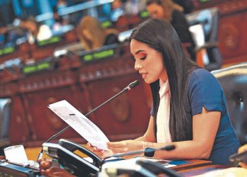 Aumentan a 10 años las penas por dañar el honor de las mujeres en El Salvador