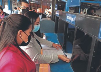 Solicitan a Hacienda revisar si Fusades evadió impuestos por ser «de utilidad pública»