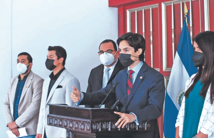 Apoyo. Los diputados de la bancada de Nuevas Ideas apoyaron la iniciativa que ayudará a más de 400,000 usuarios de la ANDA.