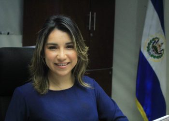 Diputada de Nuevas Ideas invita a población a denunciar abusos financieros