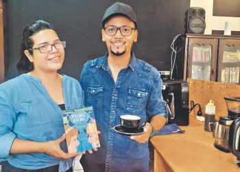 Los esposos que emprenden entre café y libros