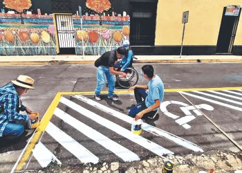 Señalizan parqueo para discapacitados