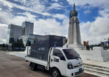 Ministerio de Salud realiza tamizaje en Plaza Salvador del Mundo y frente a centro comercial Metrocentro