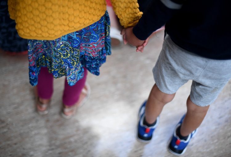 Los menores de edad no se deben arriesgar en la ruta migratoria irregular, llamaron las autoridades. Foto AFP.