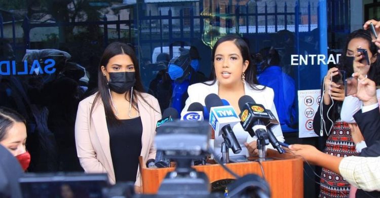 diputadas de la bancada cyan, Alexia Rivas y Marcela Pineda