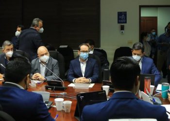 Compañías telefónicas comparecen ante la comisión financiera que indaga abusos contra usuarios