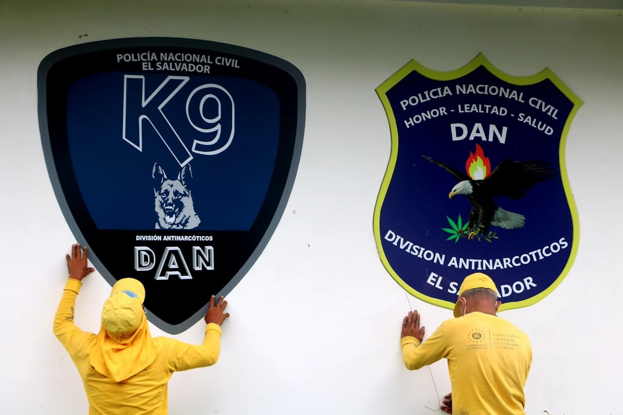 Privados de Libertad trabajan en la remodelación de instalaciones de la PNC  - Diario El Salvador