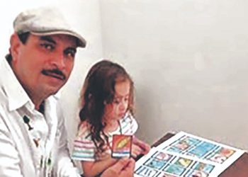 Docente crea lotería de cartón dedicada a la independencia