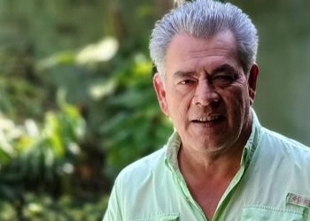 Presentador de televisión salvadoreña se basa en una fake news para hacerle pregunta a encargada de negocios, Jean Manes