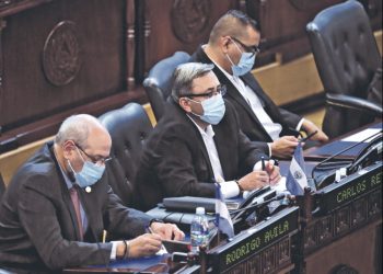 Carlos Reyes pasó 27 años en el partido del que ahora reniega