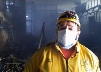 «He perdido unos $2,000 por el incendio, aun así, lo primero que hice fue sacar a las personas en medio del fuego»: Rodolfo Garay, socorrista de Comandos de Salvamento