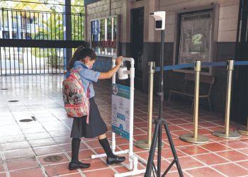 Arrancó la vacunación anti-COVID-19 para mayores de seis años en El Salvador