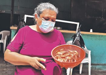 Pescadores se preparan para la veda de camarón en La Unión