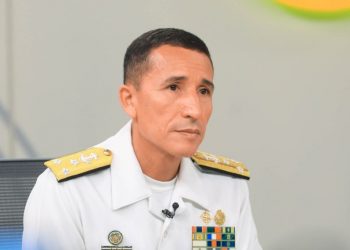 Fuerza Aérea realizó 17 descargas de agua en el incendio del mercado San Miguelito de San Salvador