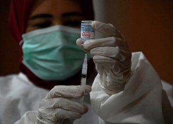 Agencia europea evalúa posibilidad de dosis de refuerzo de Moderna