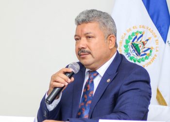 Gobierno de El Salvador gradúa a emprendedores de curso que permite crear plan de negocio bancable