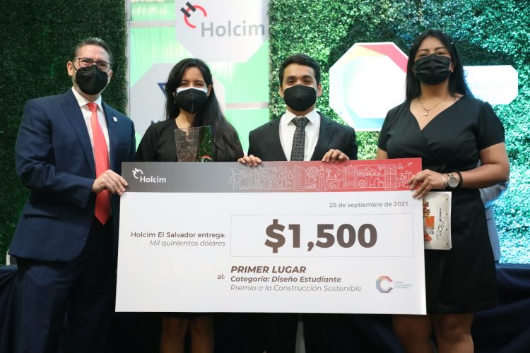 La gremial realizó su segunda edición de los premios, con el objetivo de trascender y fomentar la ejecución de proyectos amigables con el medio ambiente. Foto / René Estrada.
