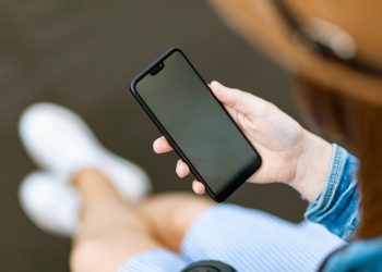 Posible escasez de smartphones por cierre temporal de fábricas en China