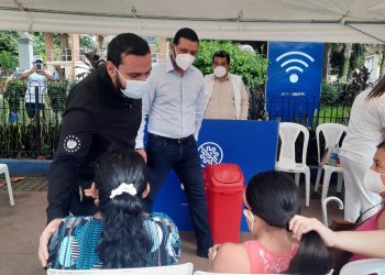 Ministro de Salud afirma que estrategia de vacunación móvil seguirá hasta alcanzar la población meta del 90 %