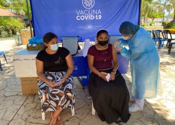 Unionenses acuden a la vacunación móvil