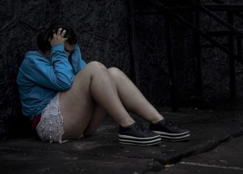 Cada año se suicidan más de 700,000 personas en el mundo: OMS