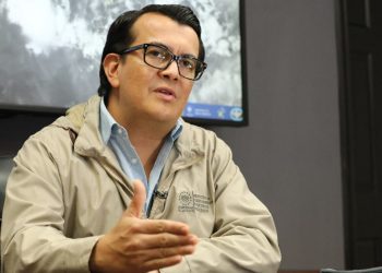 «Los sistemas de alerta temprana juegan un rol importante en la prevención», afirma el ministro de Medioambiente Fernando López