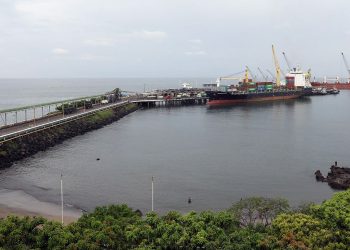 Inversión pública, educación y salud dinamizan la recuperación económica de El Salvador