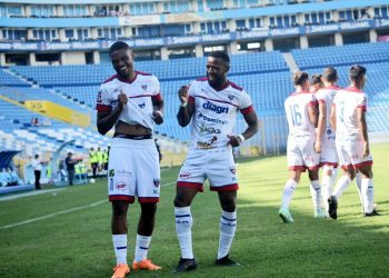 Firpo venció de visita a Marte y volvió a la lucha por estar arriba en la tabla